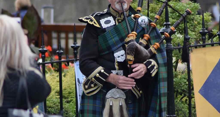 Bagpiper