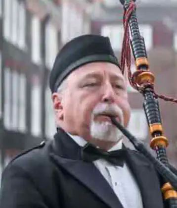 Bagpiper