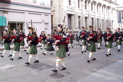 Irish-bagpiper.jpg